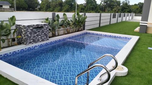 Kampung Padang Midin House | Casa Amethyst