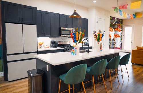 Northside House | Casa Amor Eterno Vibrant New 3 bedroom house