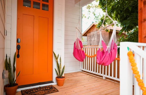 Northside House | Casa Amor Eterno Vibrant New 3 bedroom house