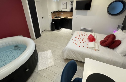 Sassenage Apartment | Casa amore with jacuzzi