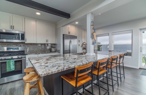 Mayville House | Casa Andante - Lakefront Escape