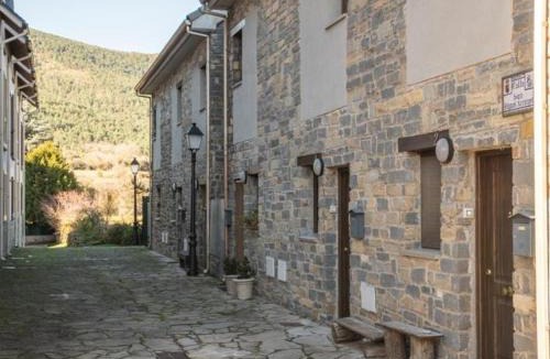 Castiello de Jaca House | Casa Arcangel