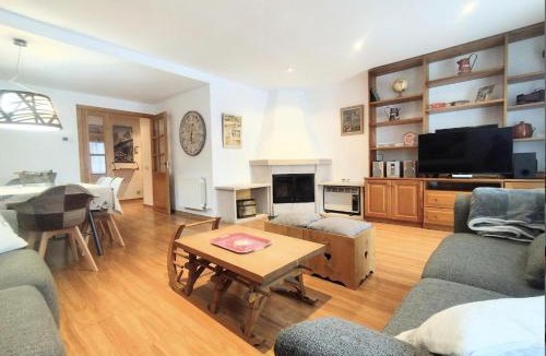 Linsoles House | Casa Arguis