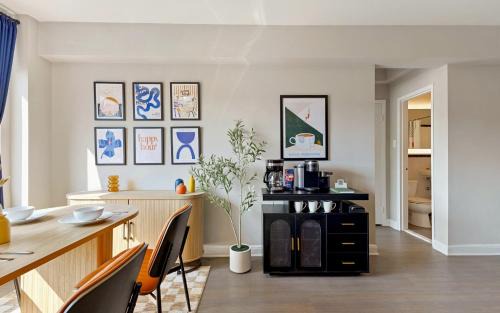Radnor - Fort Myer Heights Apartment | CASA Arlington Suite with Top-Tier Amenities & Parking