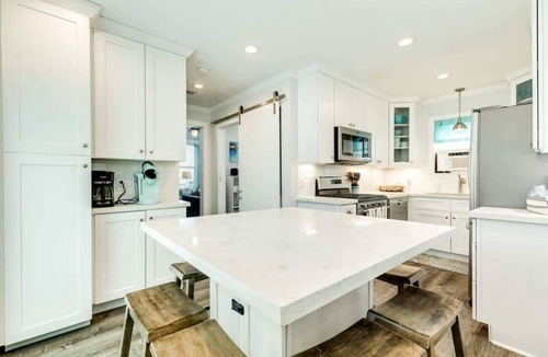 San Jacinto House | Casa Azul - 2 Blocks to Beach, Near Historic Strand, Private Yard!