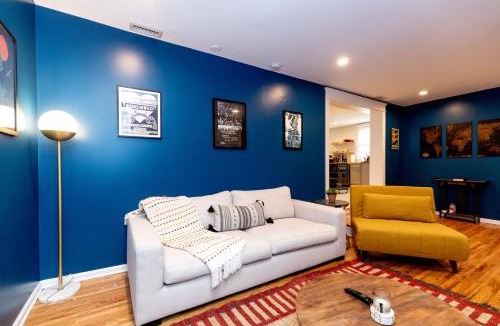 Woodbine House | Casa Azul - Boutique 3BR Ranch with Hot Tub & King Beds
