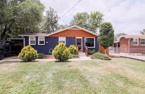 Woodbine House | Casa Azul - Boutique 3BR Ranch with Hot Tub & King Beds