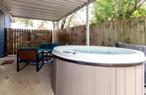 Woodbine House | Casa Azul - Boutique 3BR Ranch with Hot Tub & King Beds