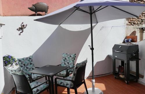 Calig House | Casa Azul, centro histórico de Calig, 4 personas