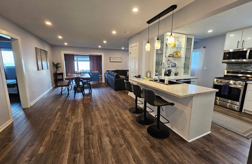Leamington Cottage | Casa Azul - Cozy Waterfront Cottage near Point Pelee