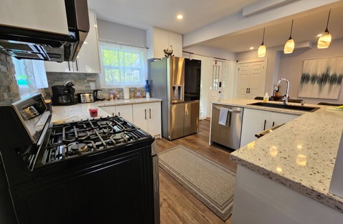 Leamington Cottage | Casa Azul - Cozy Waterfront Cottage near Point Pelee