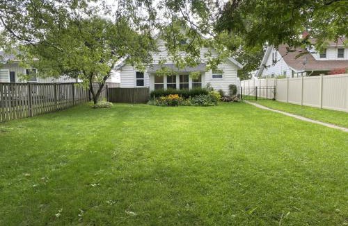Leamington House | Casa Azul- Entire Lakefront Cottage with Hot Tub
