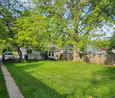 Leamington House | Casa Azul- Entire Lakefront Cottage with Hot Tub