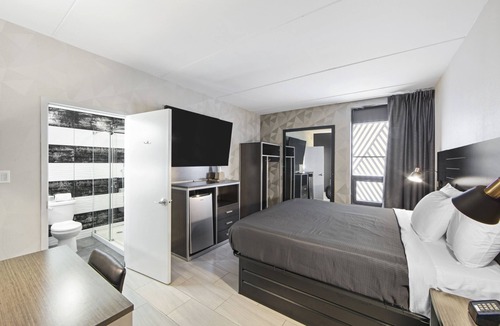 Queens Hotel | Casa Azul Hotel Blu JFK