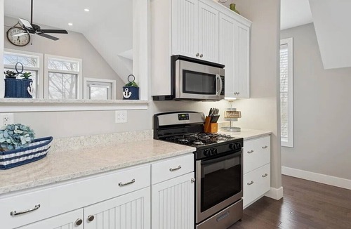 Ottawa Cottage | Casa Azul~Poolside Harbor Retreat w/Balcony & Bunk Room