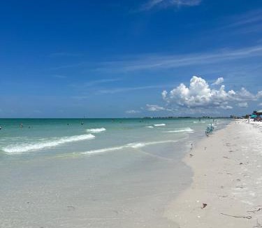 Laurel House | Casa Azul your Beach Oasis
