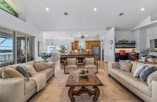 Englewood House | Casa Bahia-Luxury Bayfront Pool Home with Studio