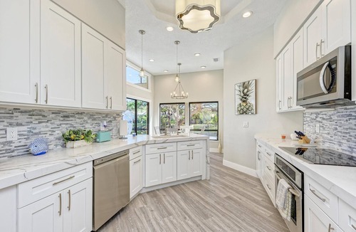 Palma Sola House | Casa Bella-5BR/Waterfront/Pool/Spa