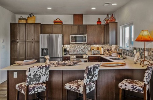 Las Campanas House | Casa Bella - Hot tub, well equipped and mountain views