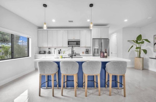 West Little Havana House | Casa Bella – New & Stylish Modern Home