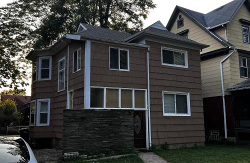 Downtown Niagara Falls House | Casa Bella Niagara 2BR 1BATH 6PPL Close to Falls