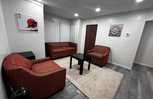 Downtown Niagara Falls House | Casa Bella Niagara 2BR 1BATH 6PPL Close to Falls