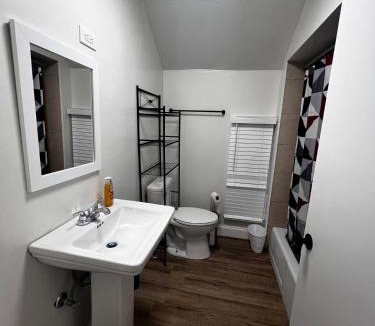 Downtown Niagara Falls House | Casa Bella Niagara 2BR 1BATH 6PPL Close to Falls