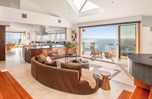 Malibu House | Casa Bianca by Oraklus