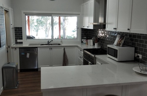 Mannering Park House | Casa Bianca on the Lake