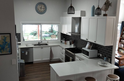 Mannering Park House | Casa Bianca on the Lake