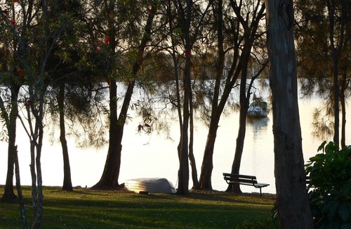 Mannering Park House | Casa Bianca on the Lake