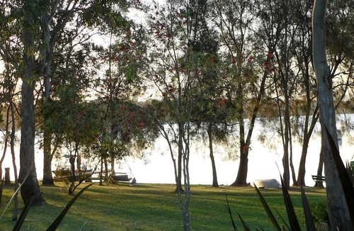 Mannering Park House | Casa Bianca on the Lake