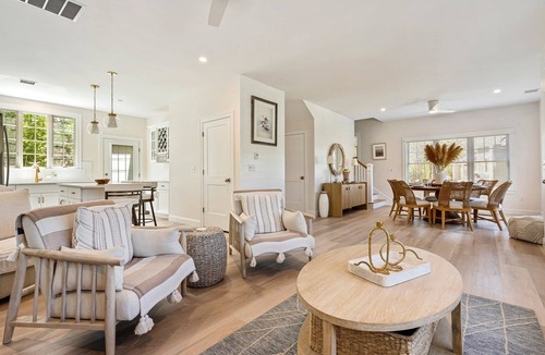 Arundel Cottage | Casa Bianca spacious retreat, heated pools, clubhouse, close to beaches
