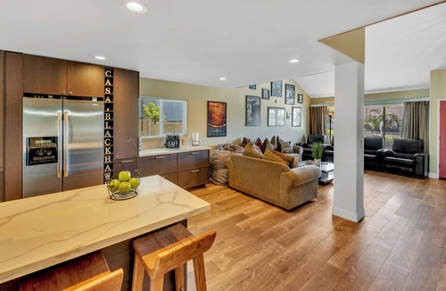 Peacock House | Casa Blackhawk family friendly huge open floor plan for your beach town getawayn