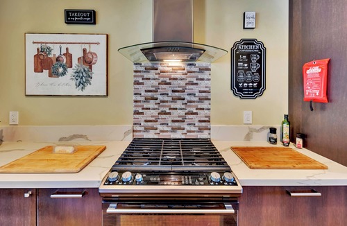 Peacock House | Casa Blackhawk family friendly huge open floor plan for your beach town getawayn