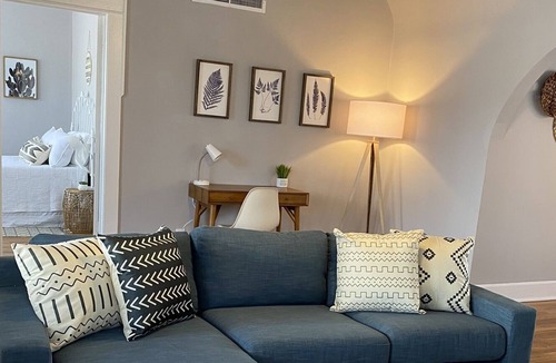 El Paso House | Casa Blanca Bungalow