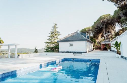 Dosrius Villa | Casa Blanca