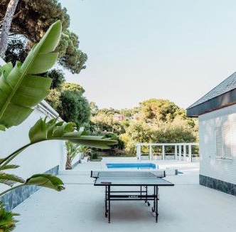 Dosrius Villa | Casa Blanca