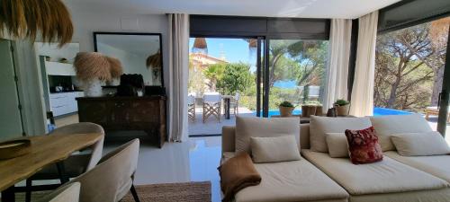 Pals Villa | Casa Blanca