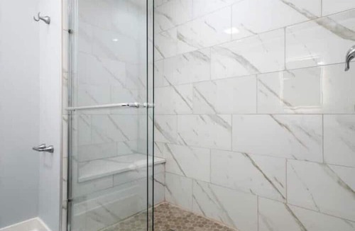 Oak Lawn House | Casa Blanca Midway