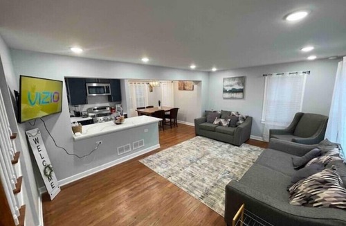 Oak Lawn House | Casa Blanca Midwayn