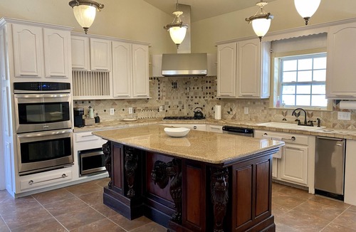 Ingram House | Casa Blanca's Main House, Riverview, 10 Beds, Group-Friendly