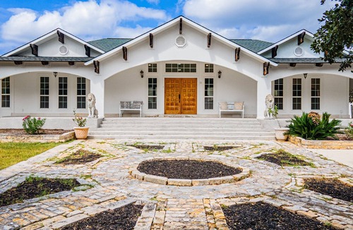 Ingram House | Casa Blanca's Main House, Riverview, 10 Beds, Group-Friendly
