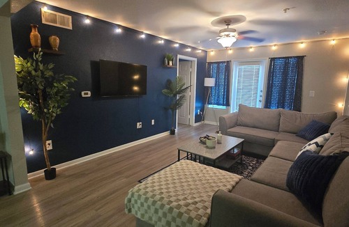 Pleasant Valley Apartment | Casa Bluebonnet - Apt in Austin with Gym, EV, pool, 8 mins to Downtown/Airport
