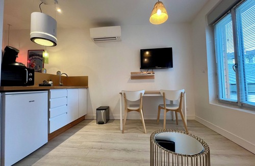 Brive-la-Gaillarde Apartment | CASA BLUM #2 - Studio climatisé, à 2 pas de la gare