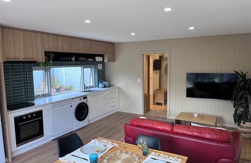 Port Noarlunga South Bed & Breakfast | Casa BlunModern Beach Vibes Private Unit