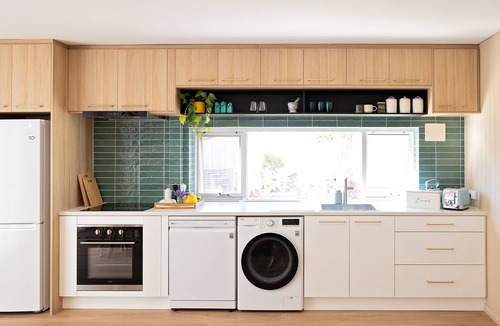 Port Noarlunga South Bed & Breakfast | Casa BlunModern Beach Vibes Private Unit