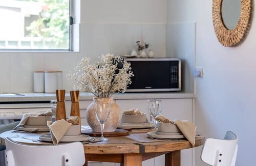 Everard Park Apartment | Casa Boho - 2BR Central WiFi