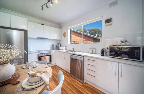 Everard Park Apartment | Casa Boho - 2BR Central WiFi