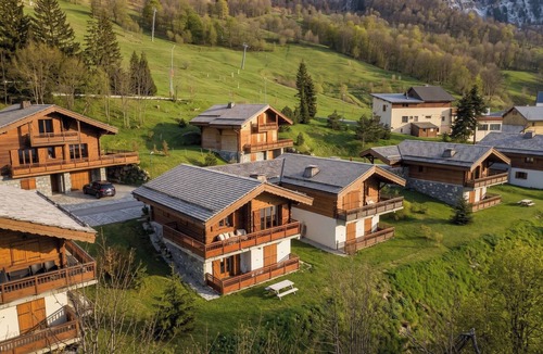 Saint-Francois-Longchamp Ski Chalet | CASA-Chalet des Ponts : Évasion au Col Madeleine